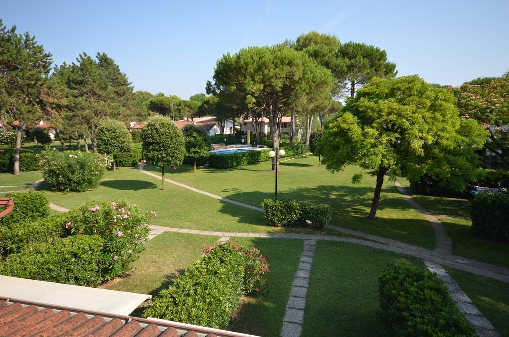 Villaggio Club Dei Pini Bibione Exterior photo