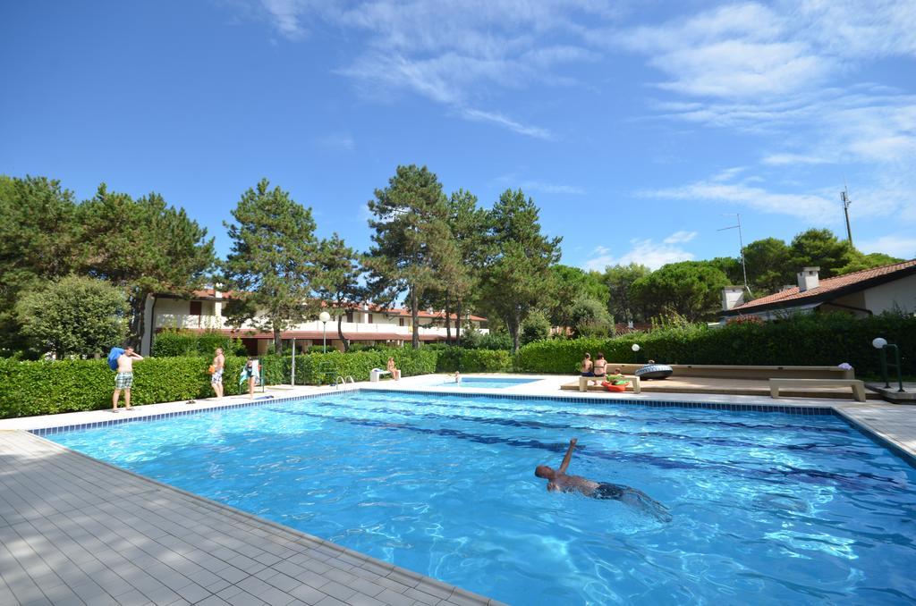 Villaggio Club Dei Pini Bibione Exterior photo